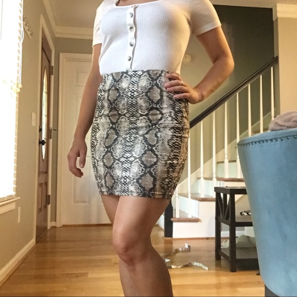 Snake Skin Pattern Mini Skirt (matching crop top on my page available) - Picture 3 of 11